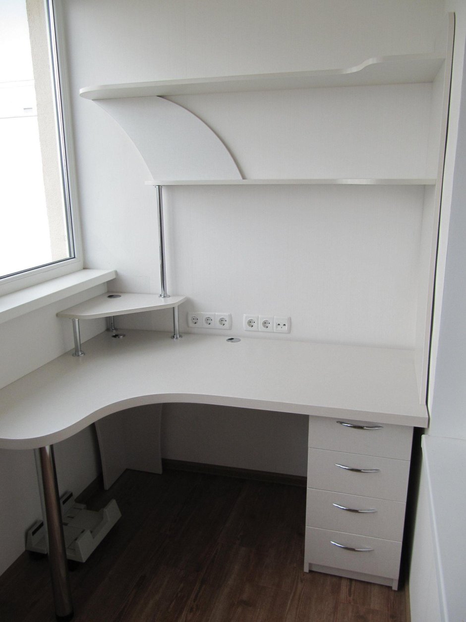 Компьютерные столы на балкон