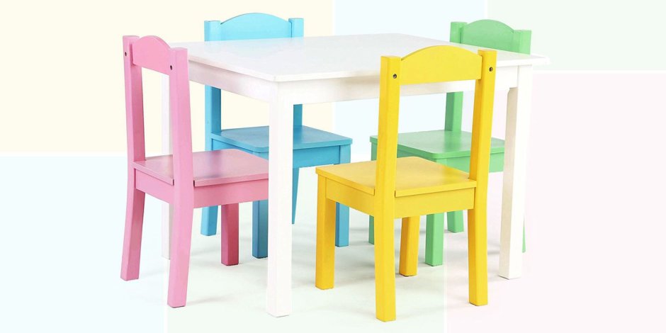 Детский стол и 4 стула