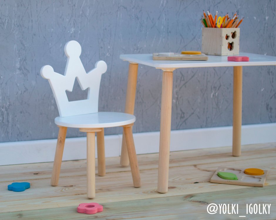 Детский деревянный стол и стульчик корона
