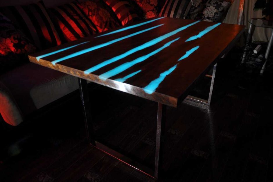 Светящийся стол