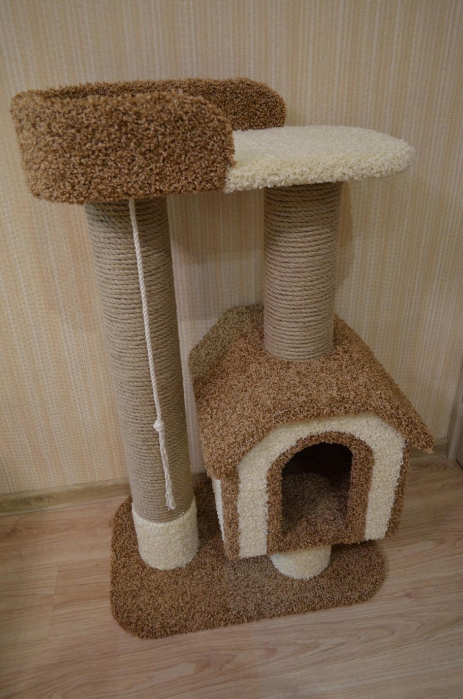 Домик для кошки с когтеточкой своими