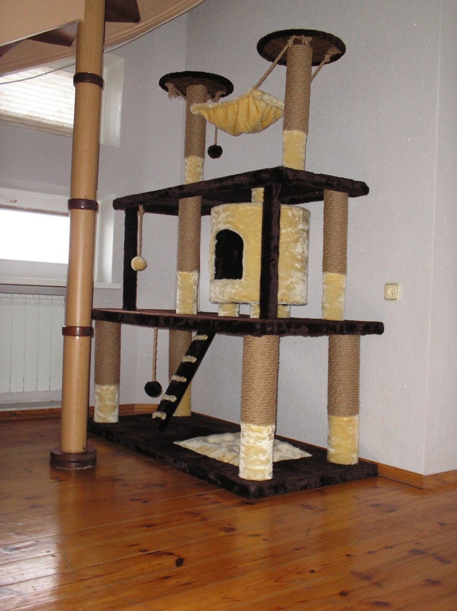 Трёхэтажный дом для кошек