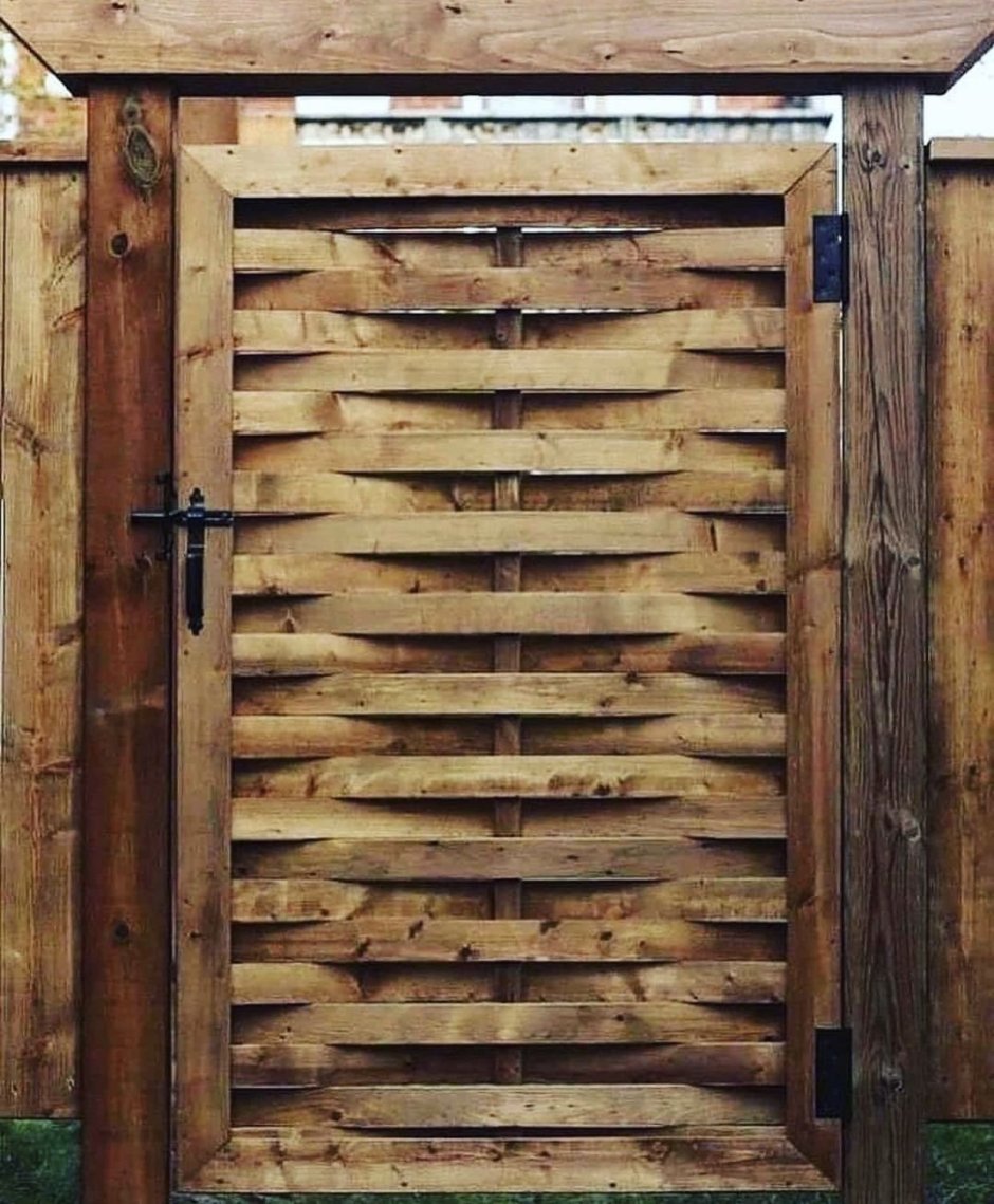Деревянные ворота с калиткой