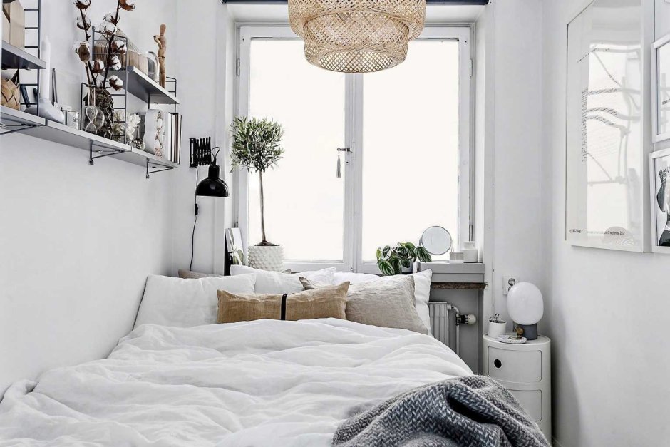 Кровать у окна Скандинавский стиль