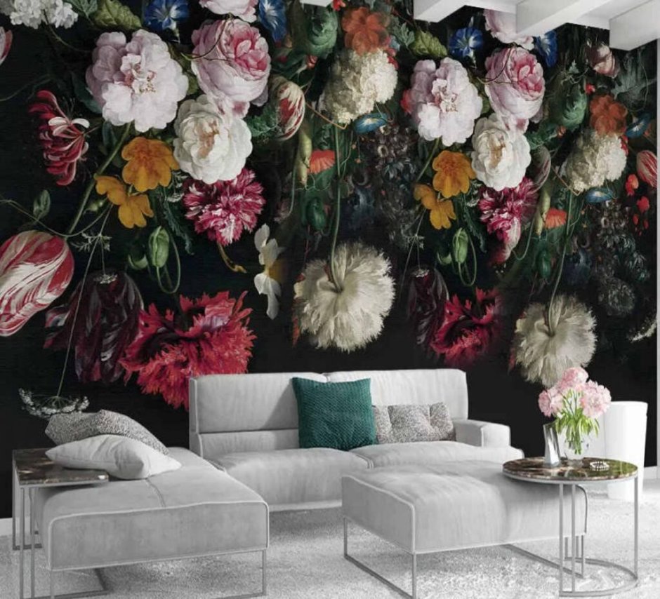 Цветы на стене в интерьере