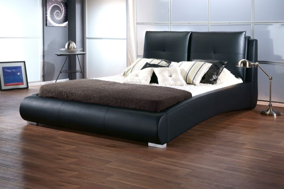 Немецкая черная кровать