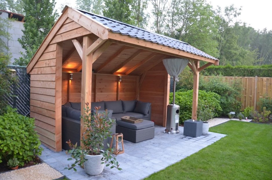 Угловая беседка для дачи