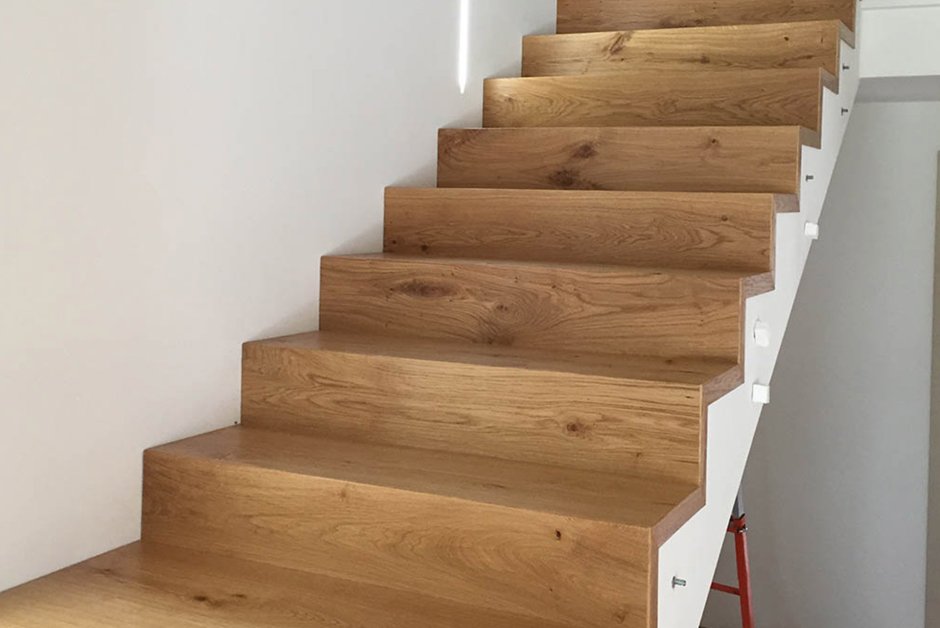 Отделка ступеней лестницы ламинатом