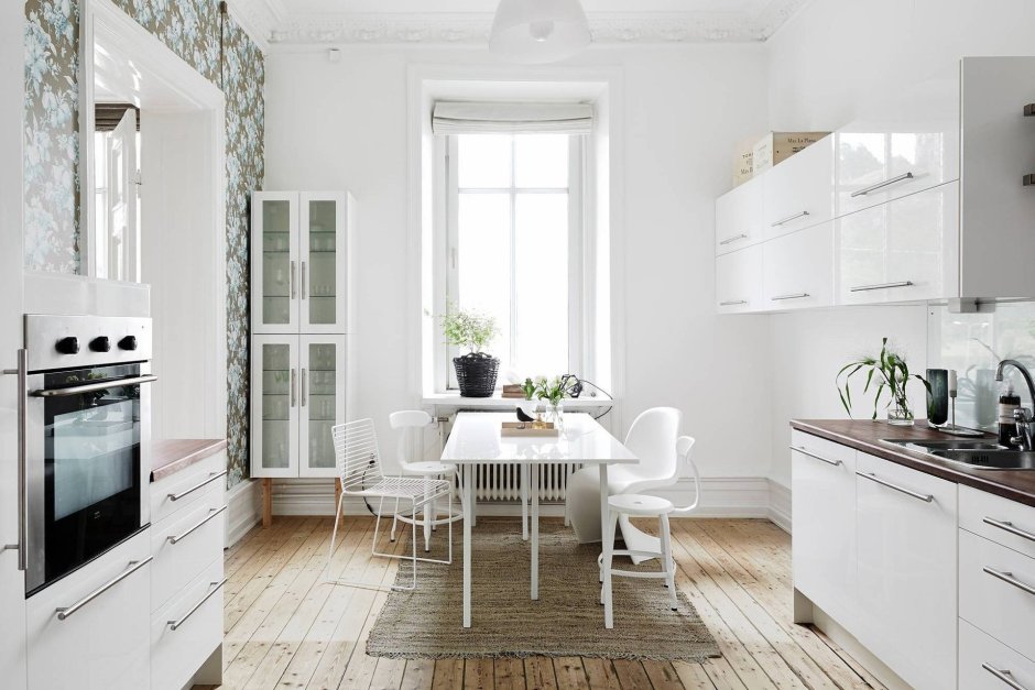 Кухни в скандинавском стиле с белыми стенами