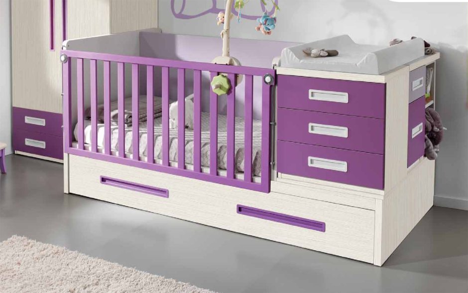 Кроватка с пеленальным столиком для новорожденных