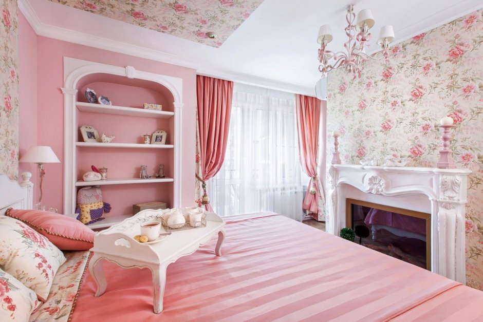 Розовый интерьер комнаты
