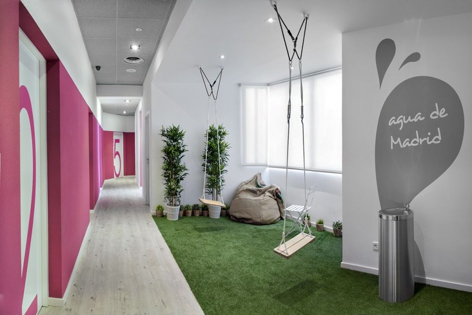 Интерьер холла современного общежития