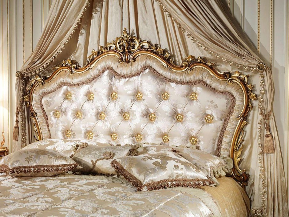 Кровать двуспальная в стиле барокко