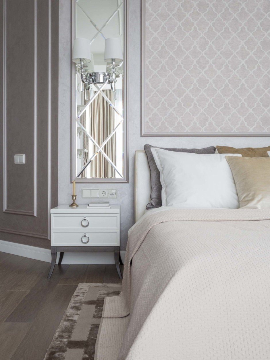 Зеркало с фацетом в интерьере спальни