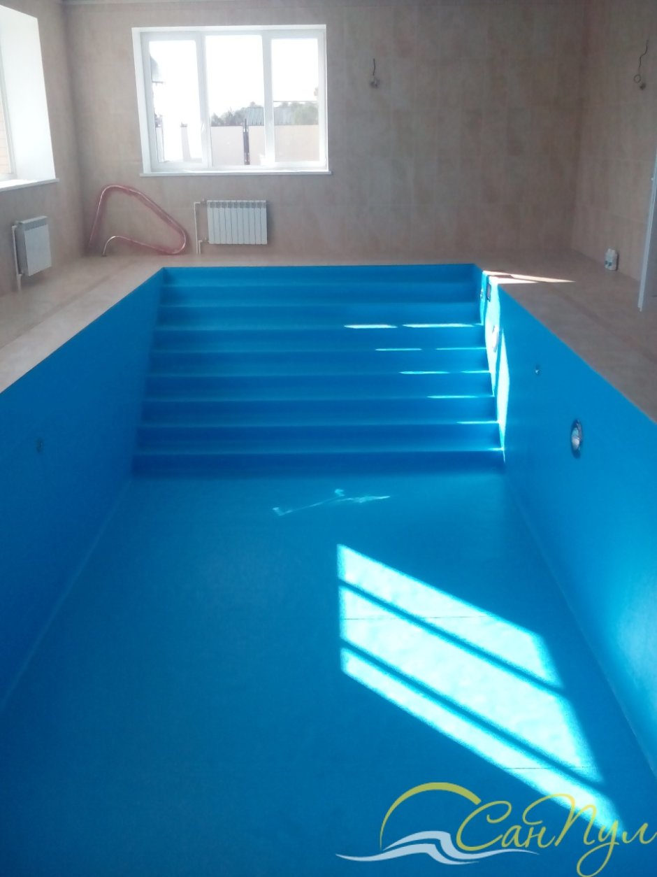 Полипропиленовый бассейн на подиуме