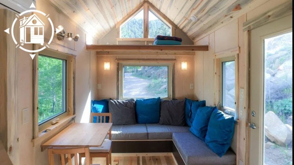 Вагончик для жилья с большими окнами