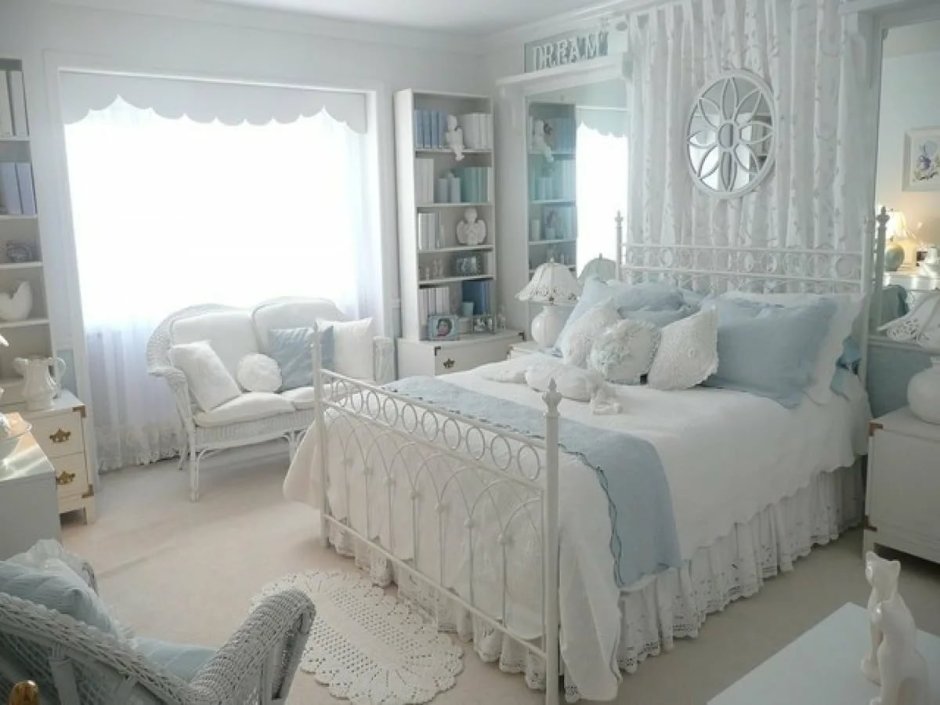 Спальня в стиле Прованс белая с голубым