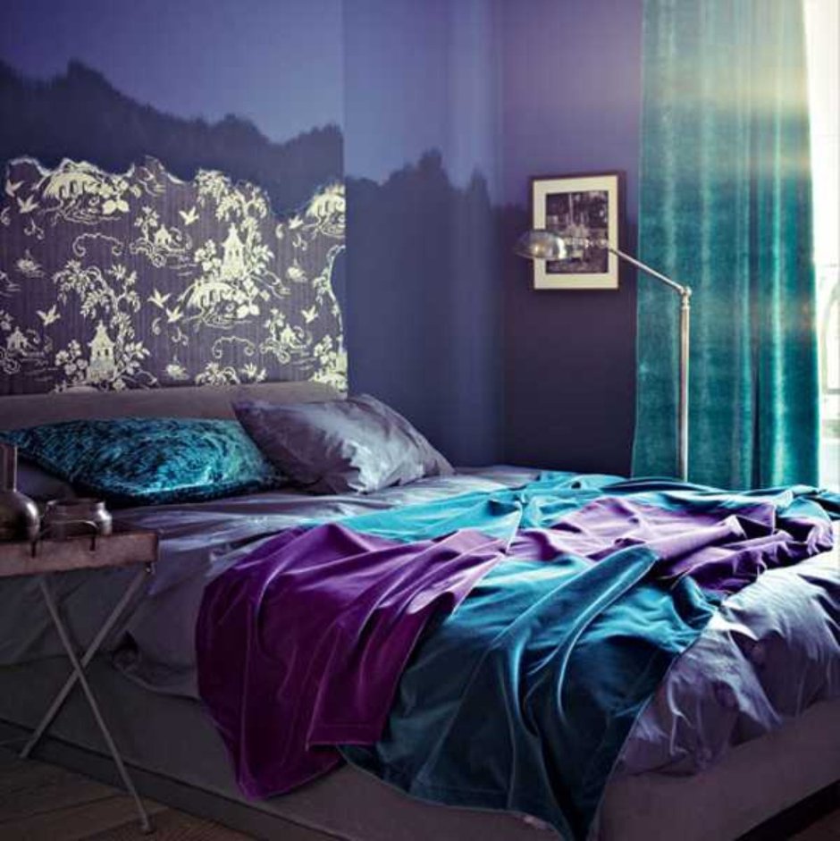 Спальня в сине фиолетовых тонах