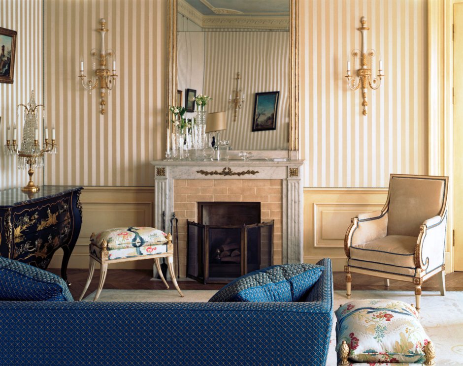 Синяя гостиная в классическом стиле
