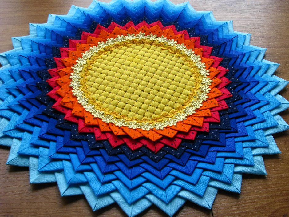 Коврик из кусочков ткани