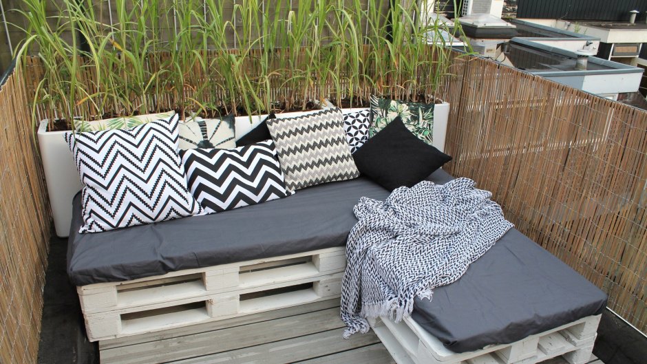 Мебель из поддонов на балкон