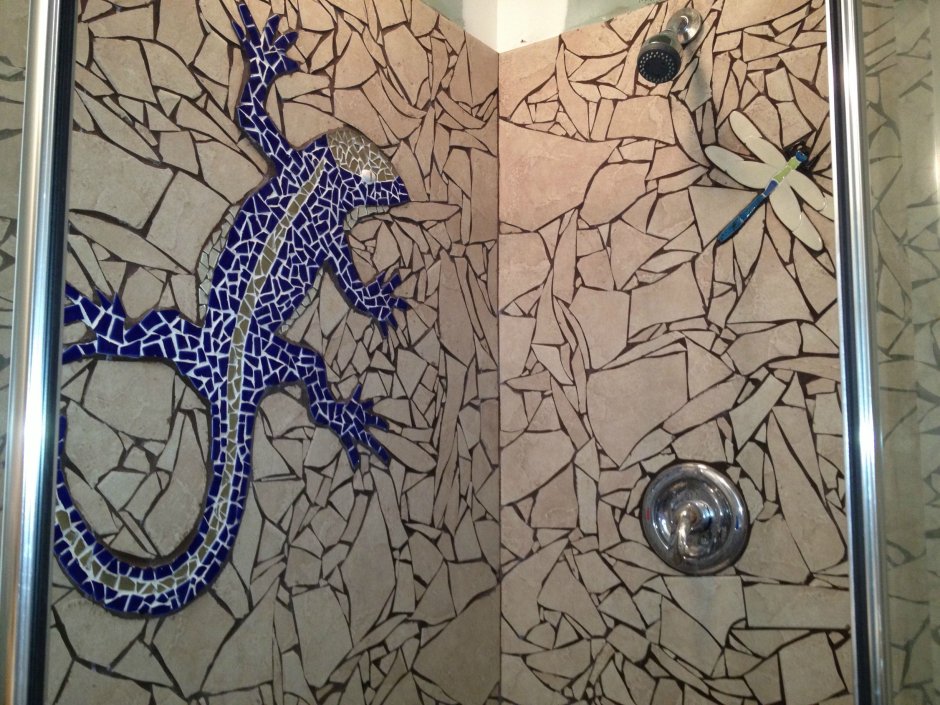 Мозаика из битой плитки в ванной