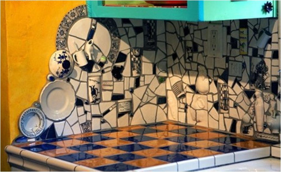 Мозайка из обломков керамической плитки