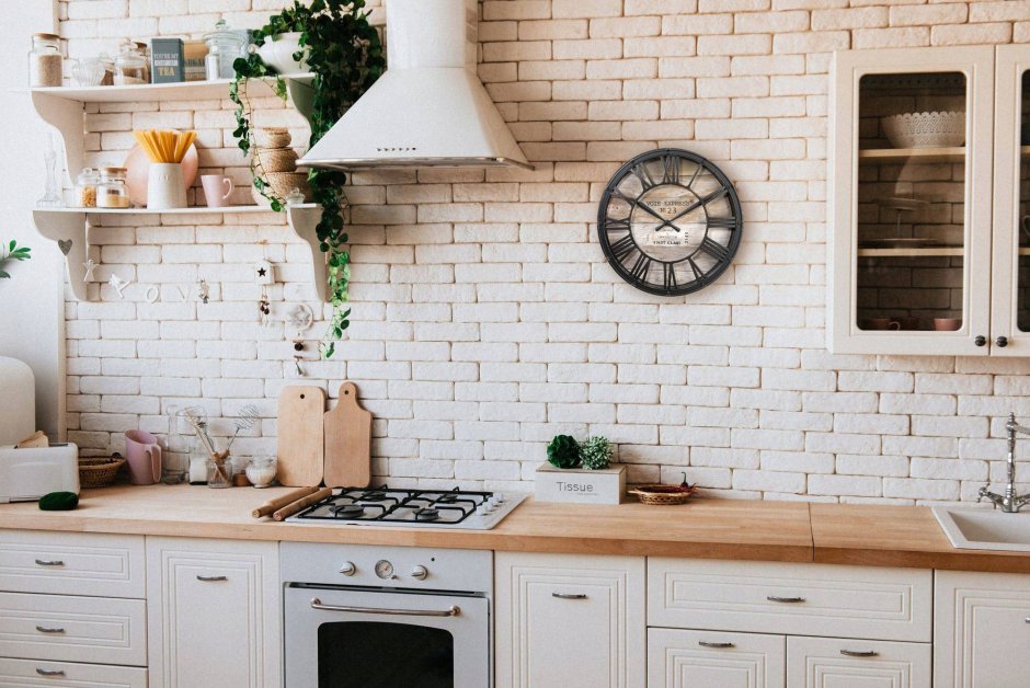 Кирпичный фартук на кухне