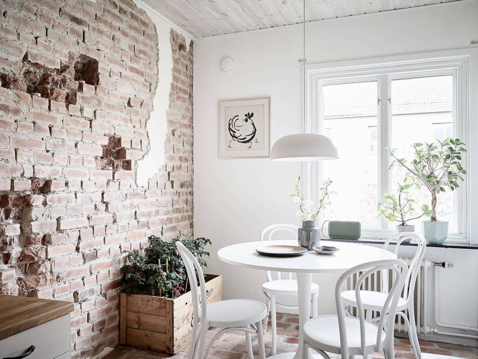 Акцентная стена на кухне под кирпич