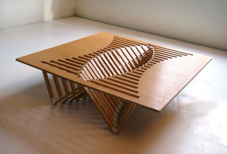 Дизайнерский стол из фанеры