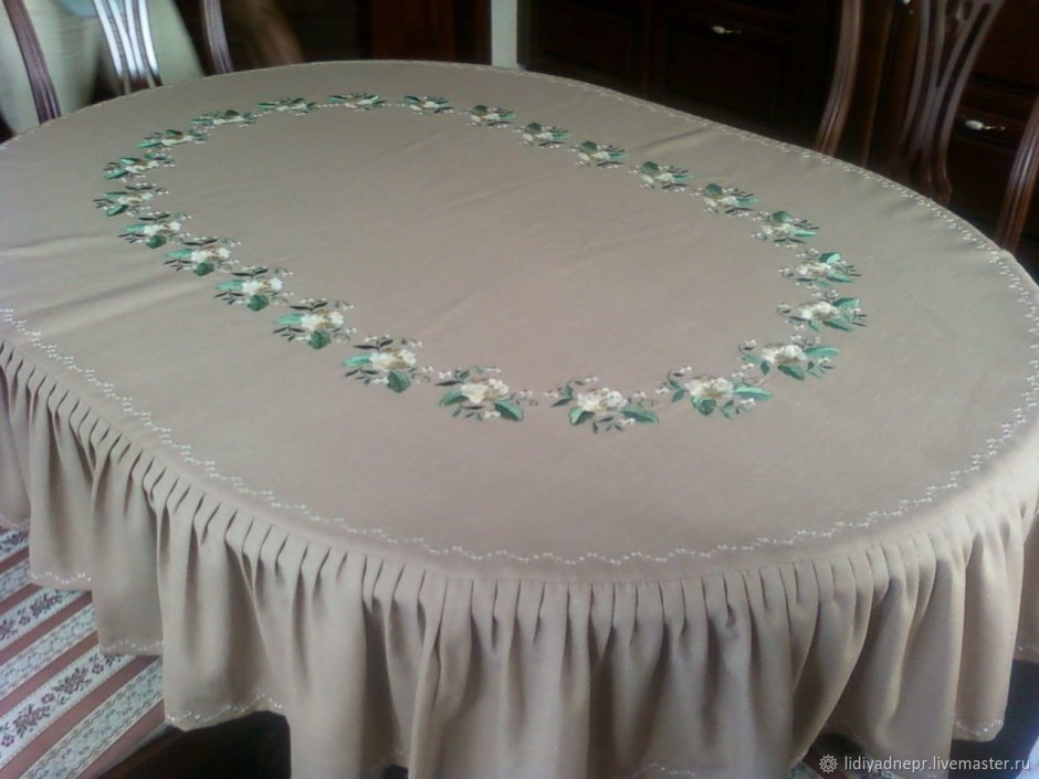 Пошив скатерти на овальный стол