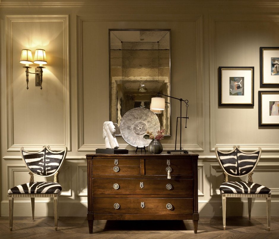 Старинный комод в современном интерьере