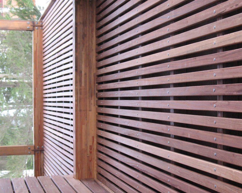 Отделка фасада рейкой деревянной