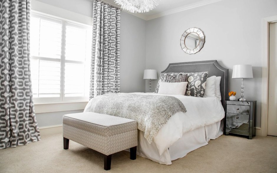 Серая спальня с белой мебелью