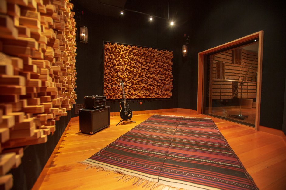 Деревянные панели для студии звукозаписи