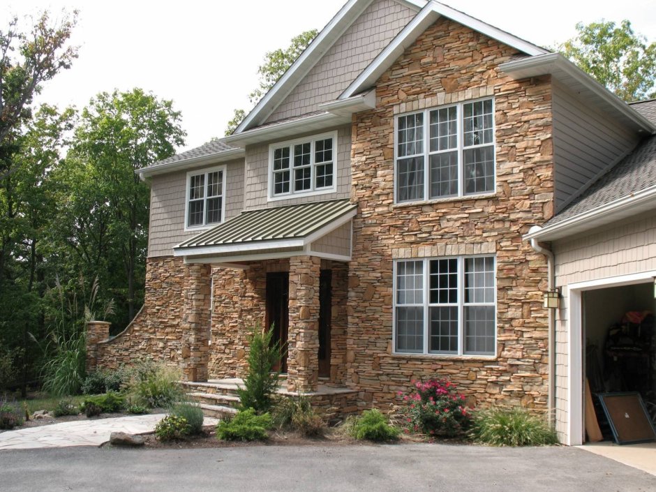 Отделка дома искусственным камнем