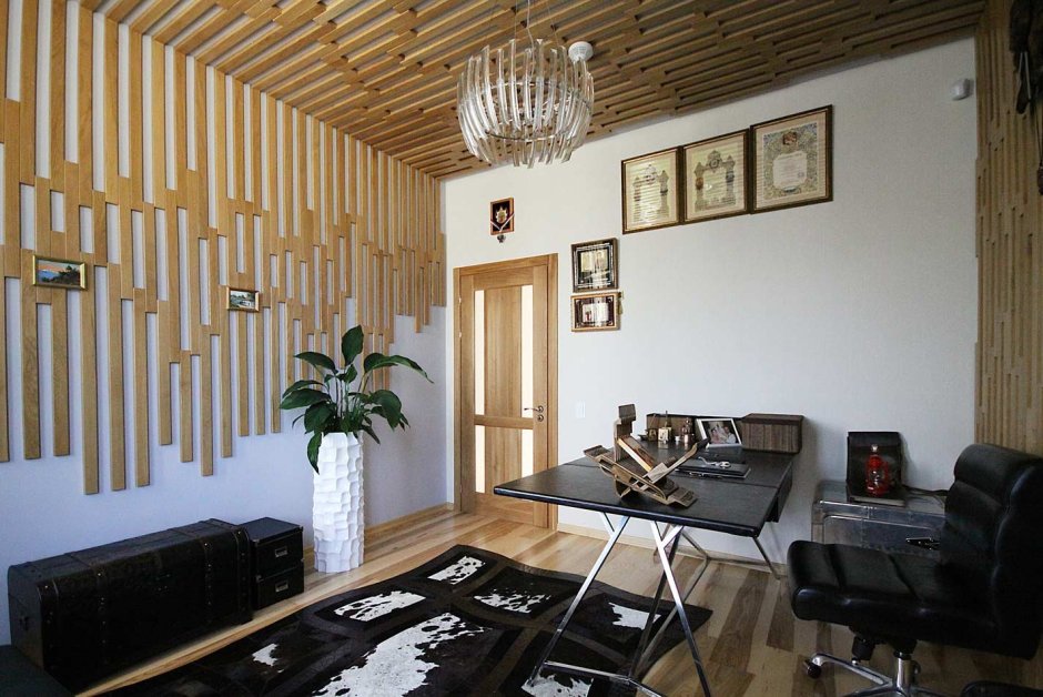 Декор стены в кабинете