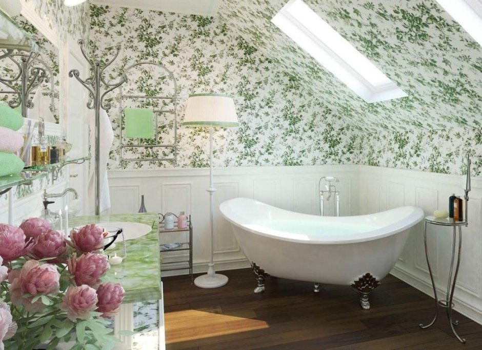 Интерьер ванной комнаты с цветами