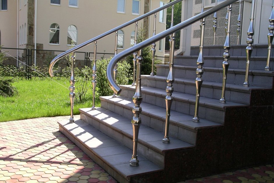 Перила для уличной лестницы