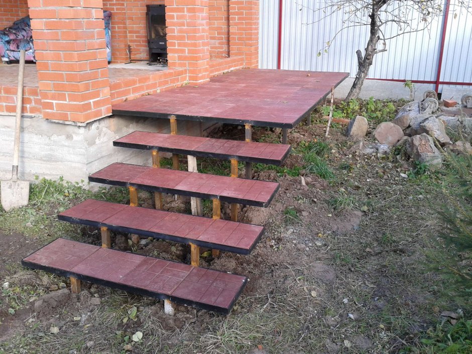 Ступеньки из тротуарной плитки на металлическом каркасе