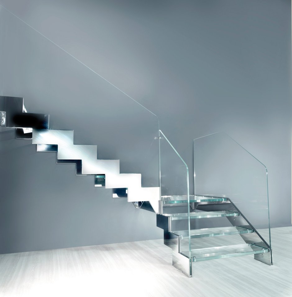 «The Stainless Gallery»