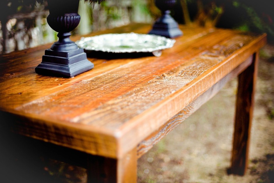 Деревянная поверхность стола