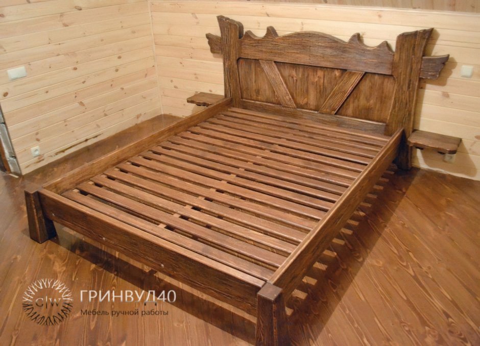 Кровать из дерева под старину