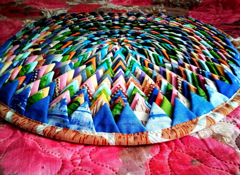 Коврик из лоскутков ткани