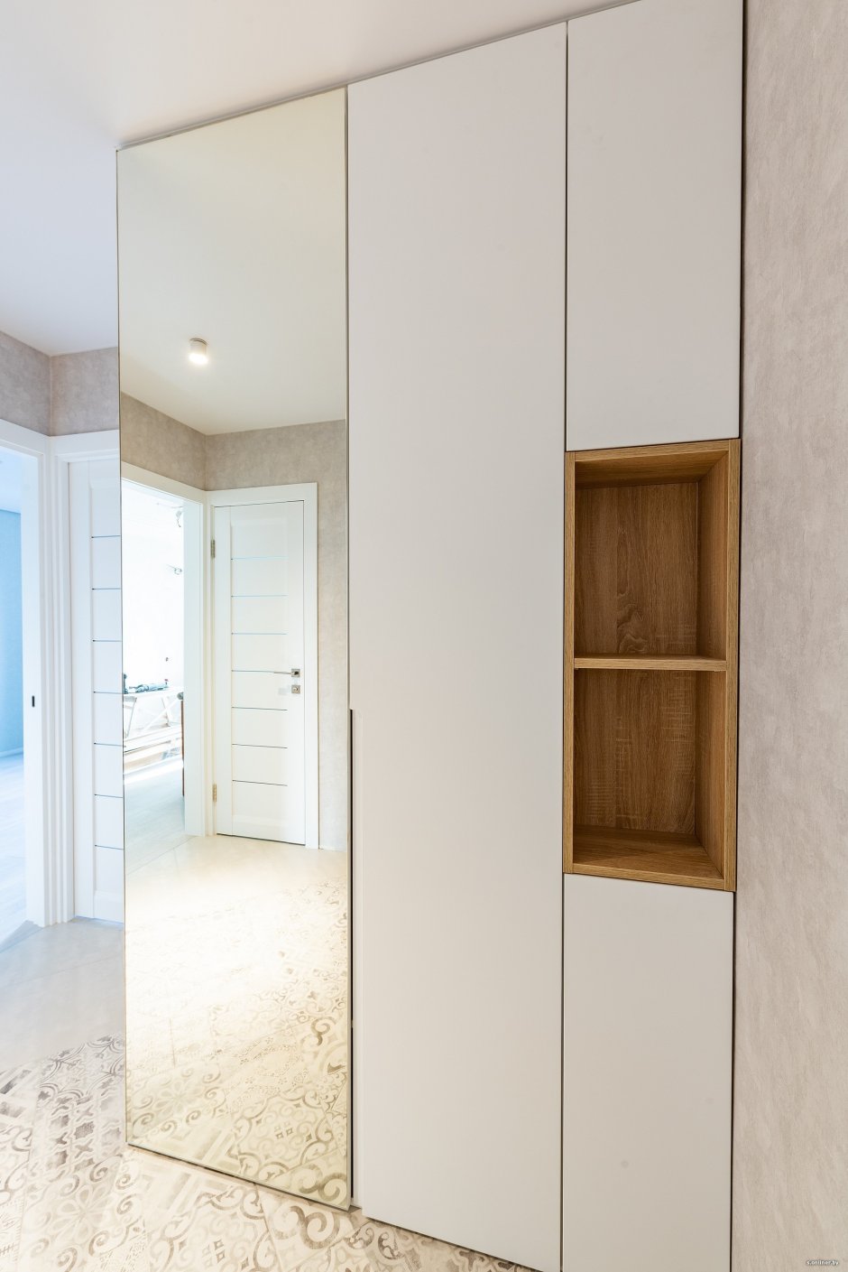 Шкаф с открытой нишей