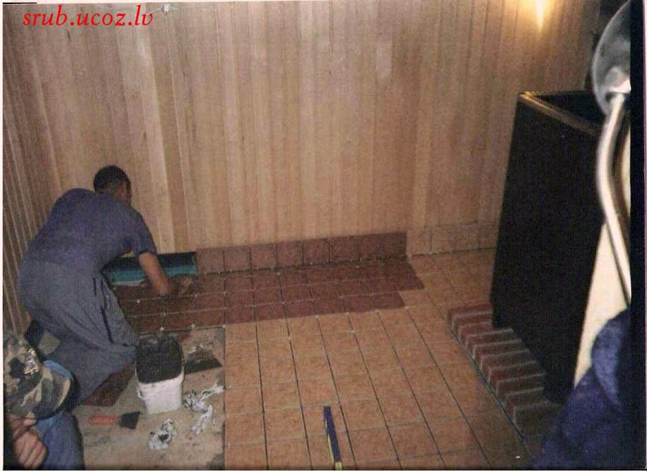 Кафель в бане на стене