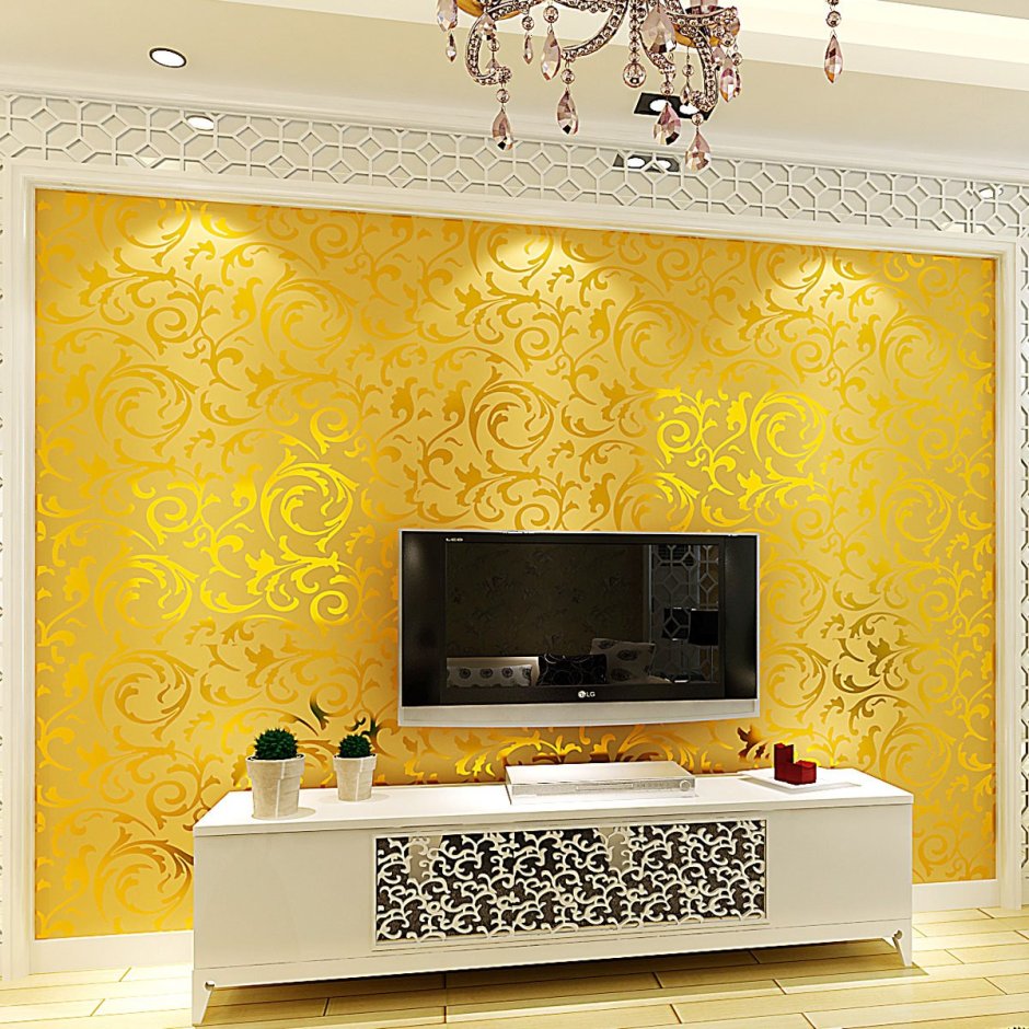 Золотые стены в интерьере гостиной