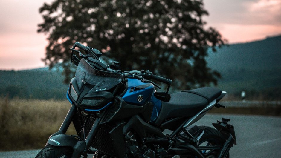 2560 X 1440 Yamaha MT 07