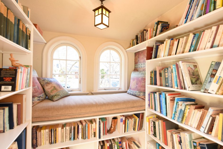 Книжная комната в доме