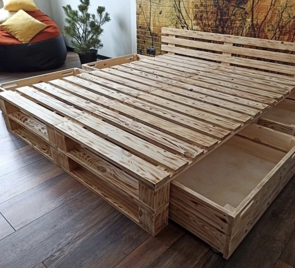 Кровать на деревянном поддоне в стиле Токио
